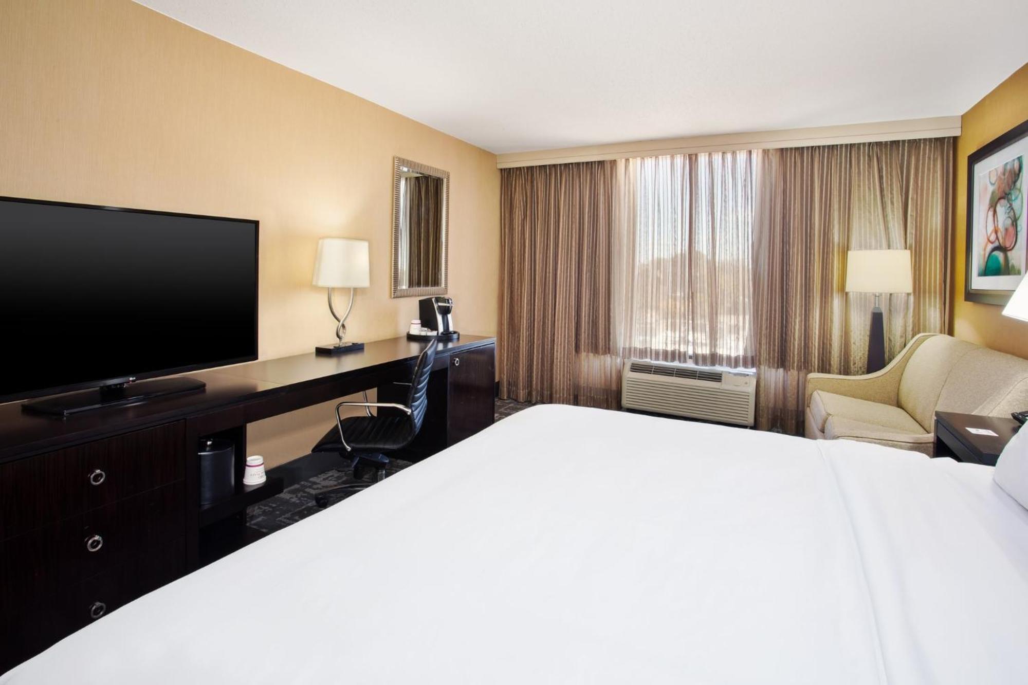 Crowne Plaza Greenville By Ihg Exterior photo