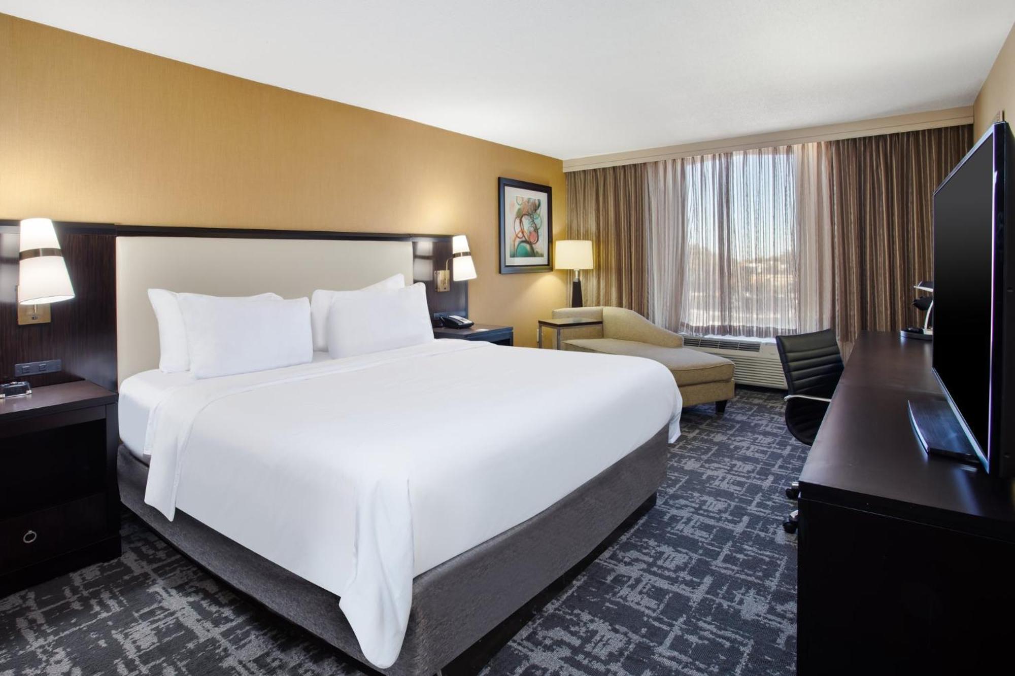 Crowne Plaza Greenville By Ihg Exterior photo